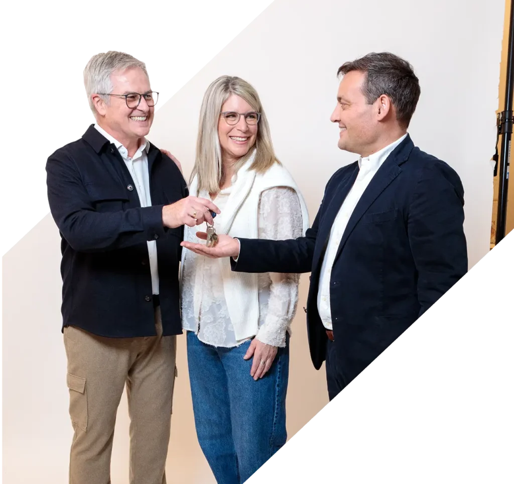Alexander Pape Schlüsselübergabe Eigentümer Immobilie Göttingen Vermarktung